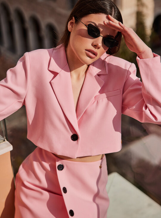 Blazer cropped σε ροζ χρώμα||CENTO